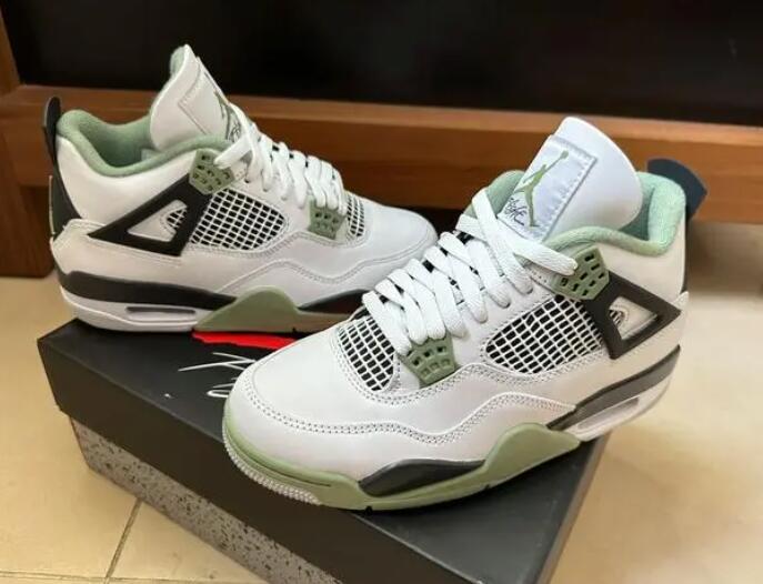 Cheap The 2013 Air Jordan 4 PE “Green Ducks”