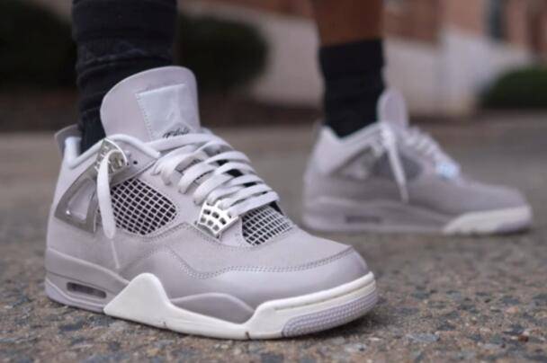 The layout creativity of Air Jordan 4 WMNS “Frozen Moments